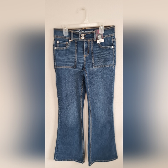 No Boundaries Juniors' Low Rise Extended Tab Flare Jeans, Sz 5 - Picture 7 of 13